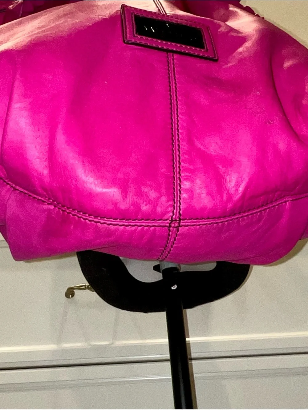 XL Preowned Valentino Garavani Fuscia Hobo Bag